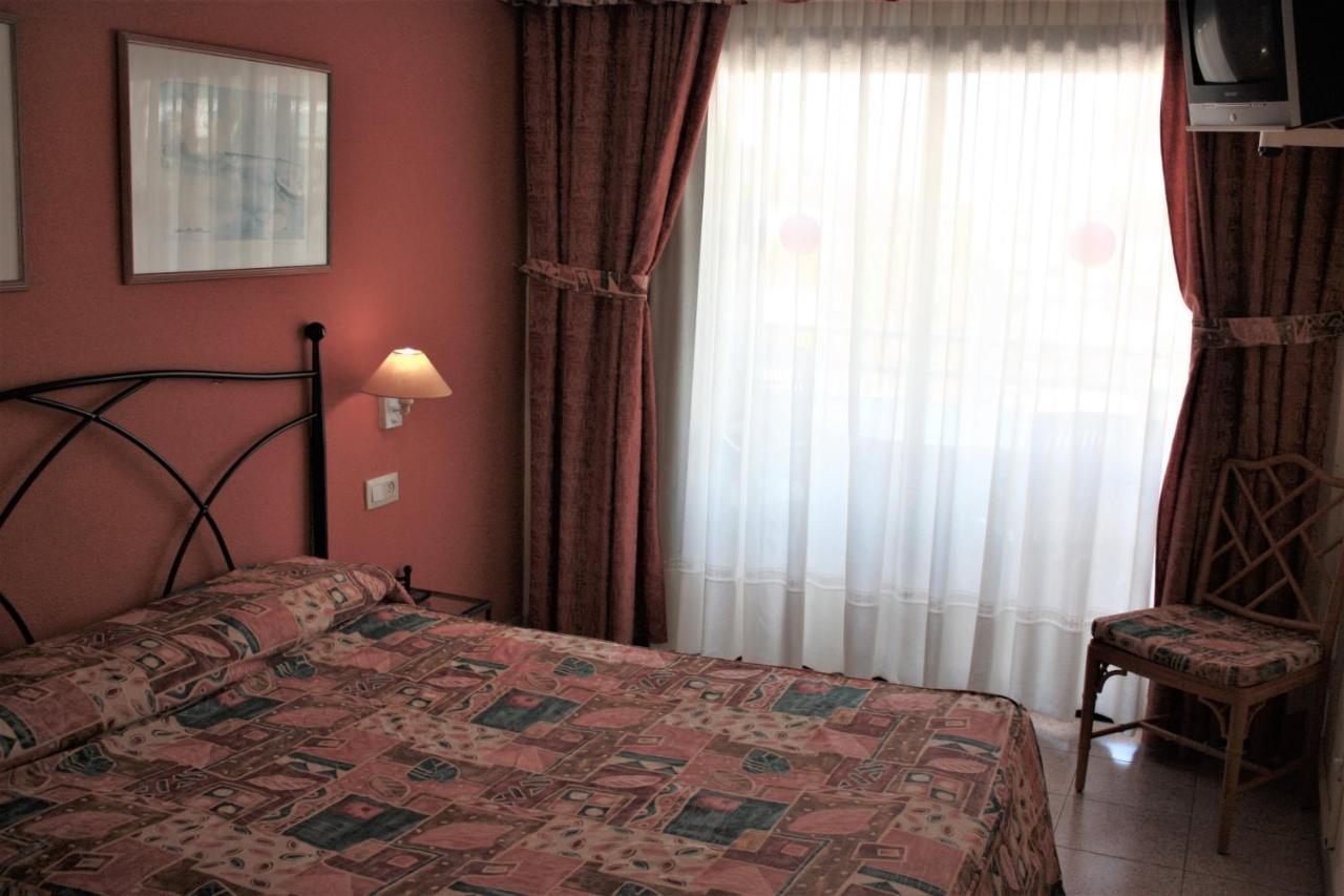 Apartamentos Aventura Салоу Екстериор снимка