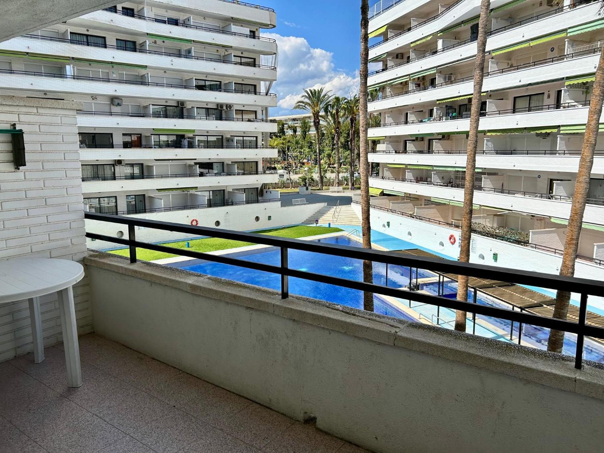 Apartamentos Aventura Салоу Екстериор снимка