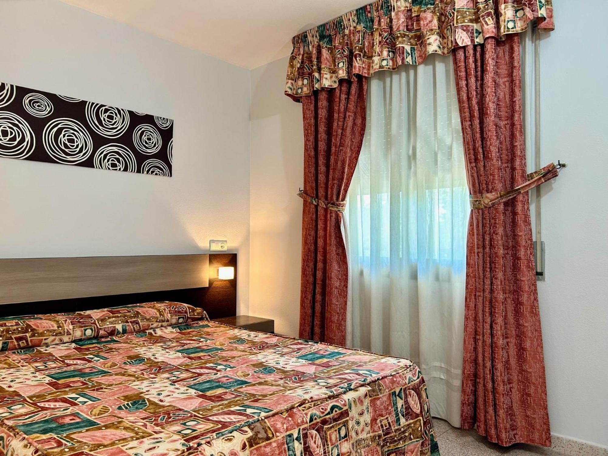 Apartamentos Aventura Салоу Екстериор снимка