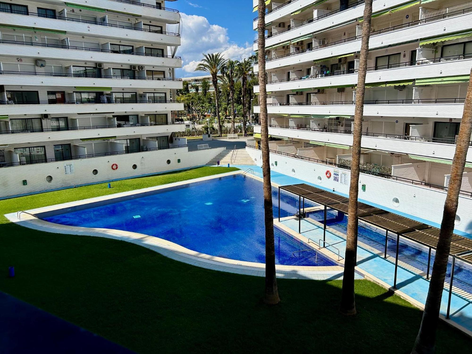 Apartamentos Aventura Салоу Екстериор снимка