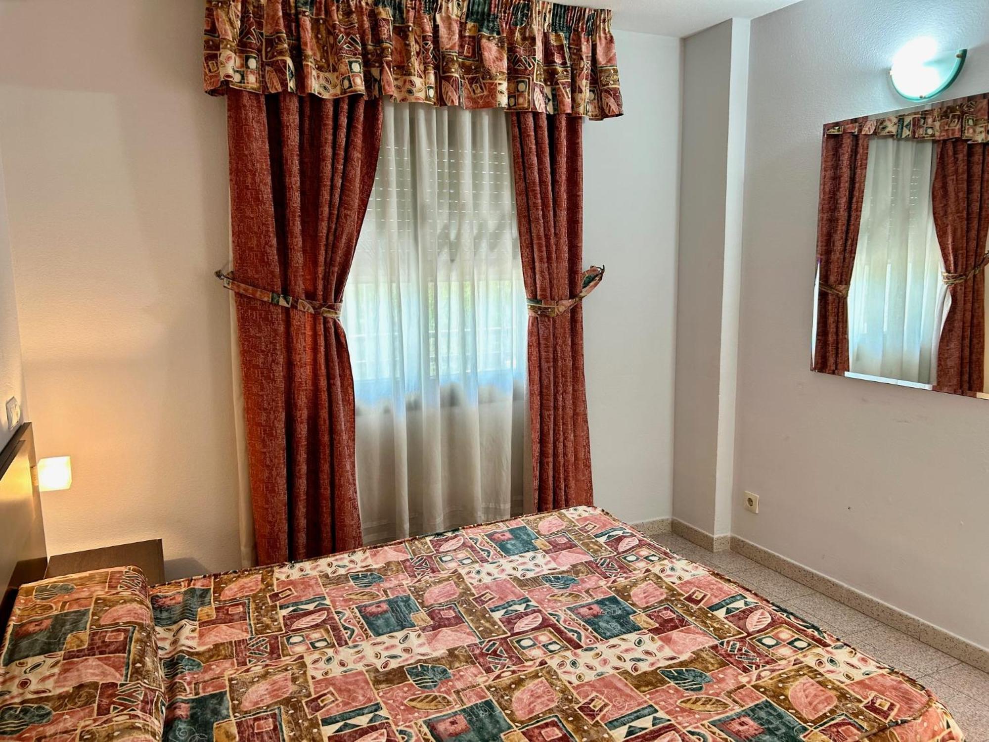 Apartamentos Aventura Салоу Екстериор снимка
