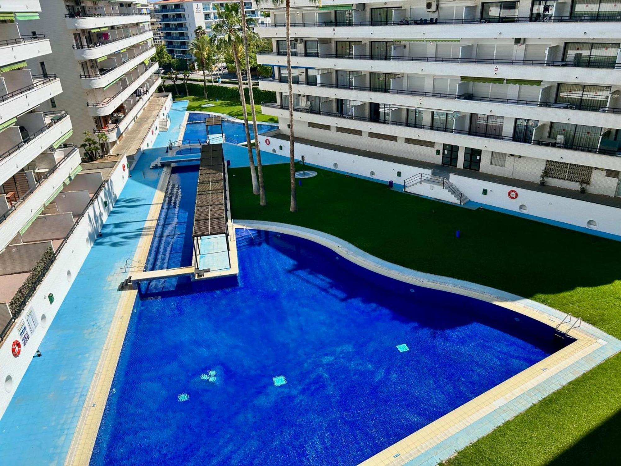Apartamentos Aventura Салоу Екстериор снимка