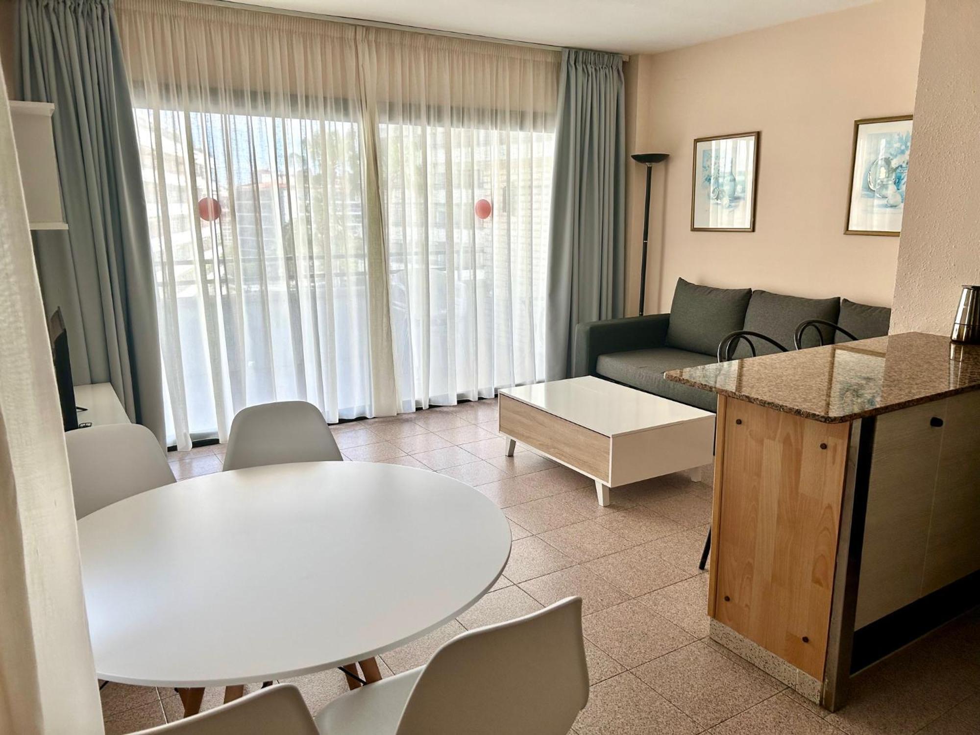 Apartamentos Aventura Салоу Екстериор снимка