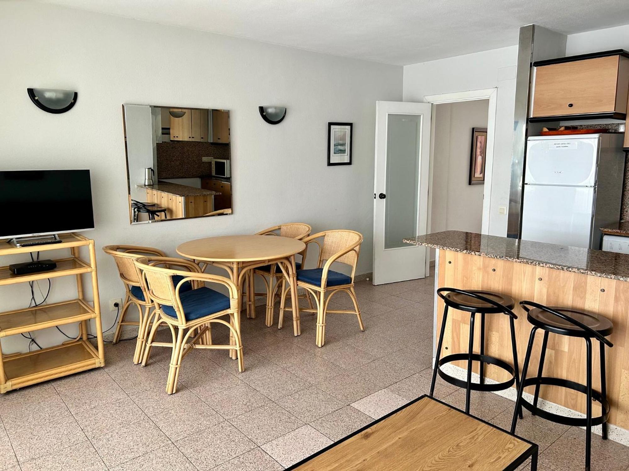 Apartamentos Aventura Салоу Екстериор снимка