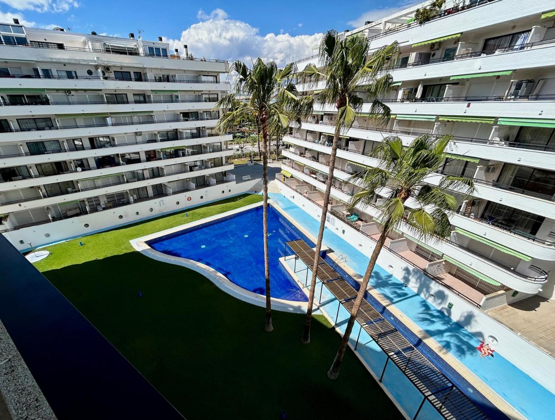 Apartamentos Aventura Салоу Екстериор снимка